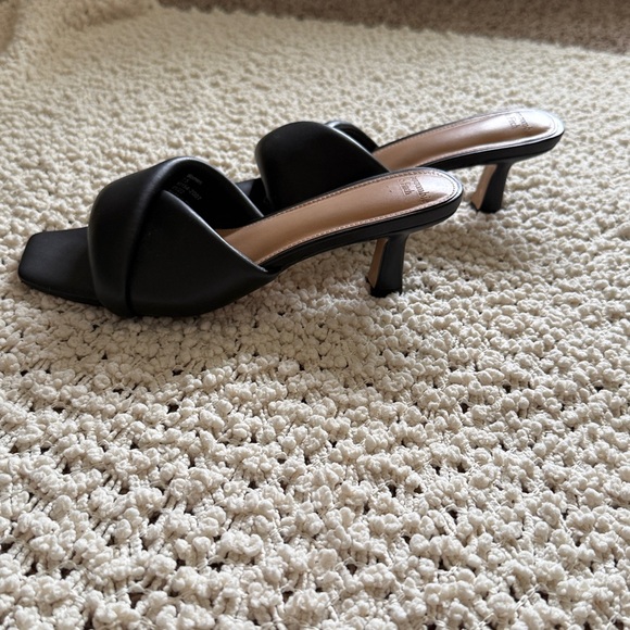 🖤 Abercrombie & Fitch Puffy Twist Heels 🖤 - Picture 5 of 7